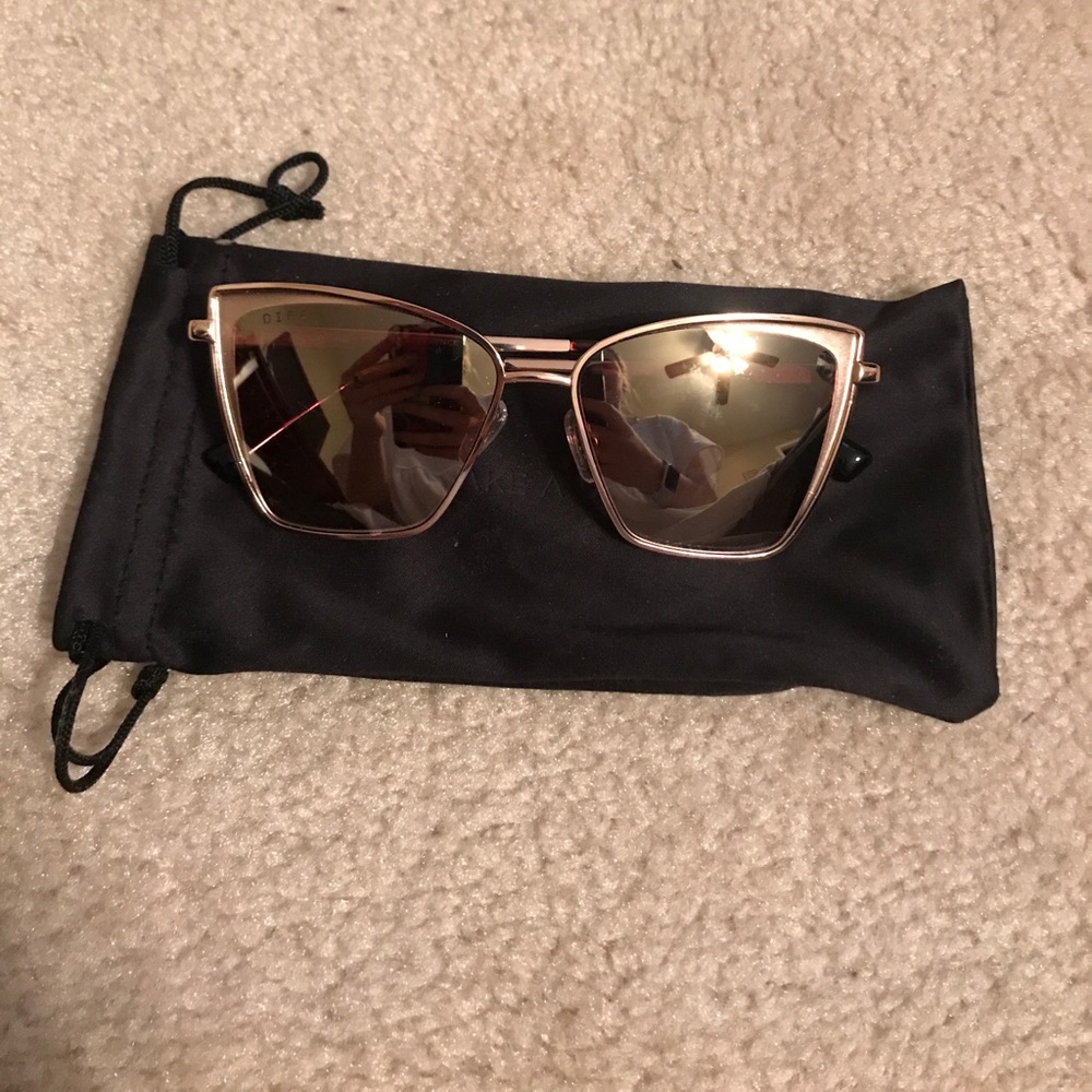 DIFF EYEWEAR LIL BECKY SUNGLASSES